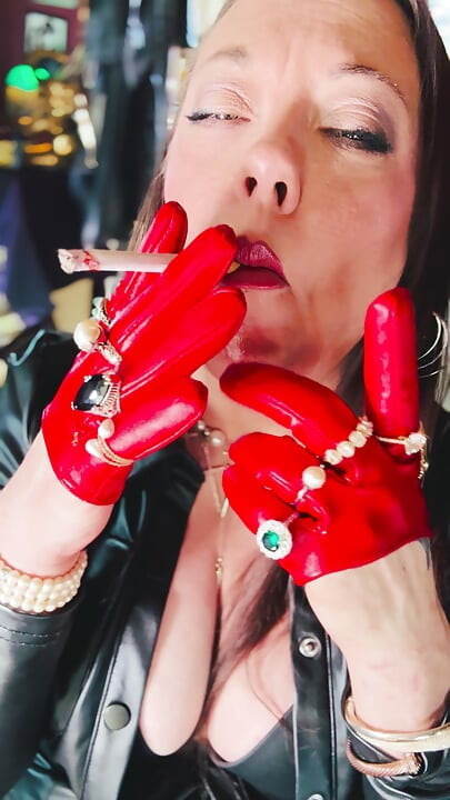 British Smoker Tina Snua Smokes A Cigarette In Short Leather Gloves & Rings - Smoking Drifting OMI OME Gloved