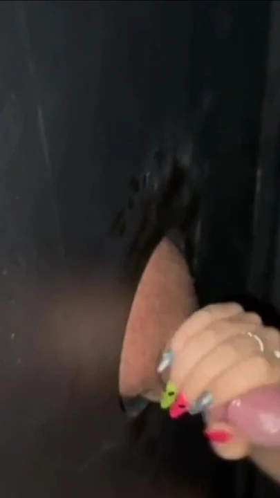 Momento memorável de "Eu levei alguns amigos para brincar no gloryhole comigo"