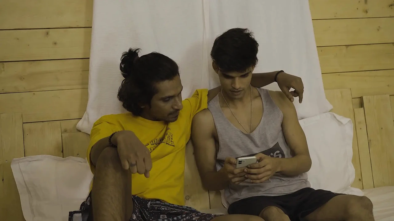 TWO FREINDS FUCKED THEIR SEXY HOT BEST FREIND IN THEIR HOSTEL ROOM, HARDCORE THREESOME