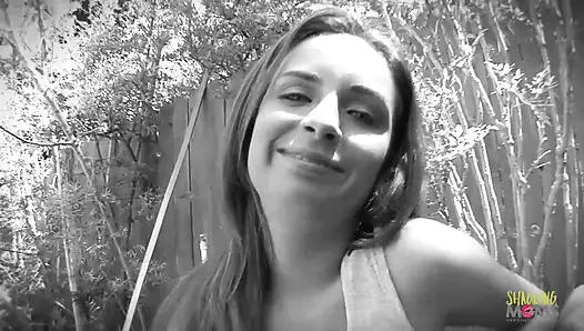 Kızıl saçlı lezbiyen amcığını deneyimli olgun bir lezbiyene yediriyor