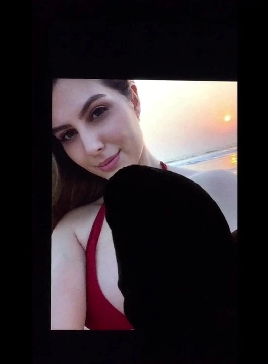Pancutan mani pada Elnazz Norouzi