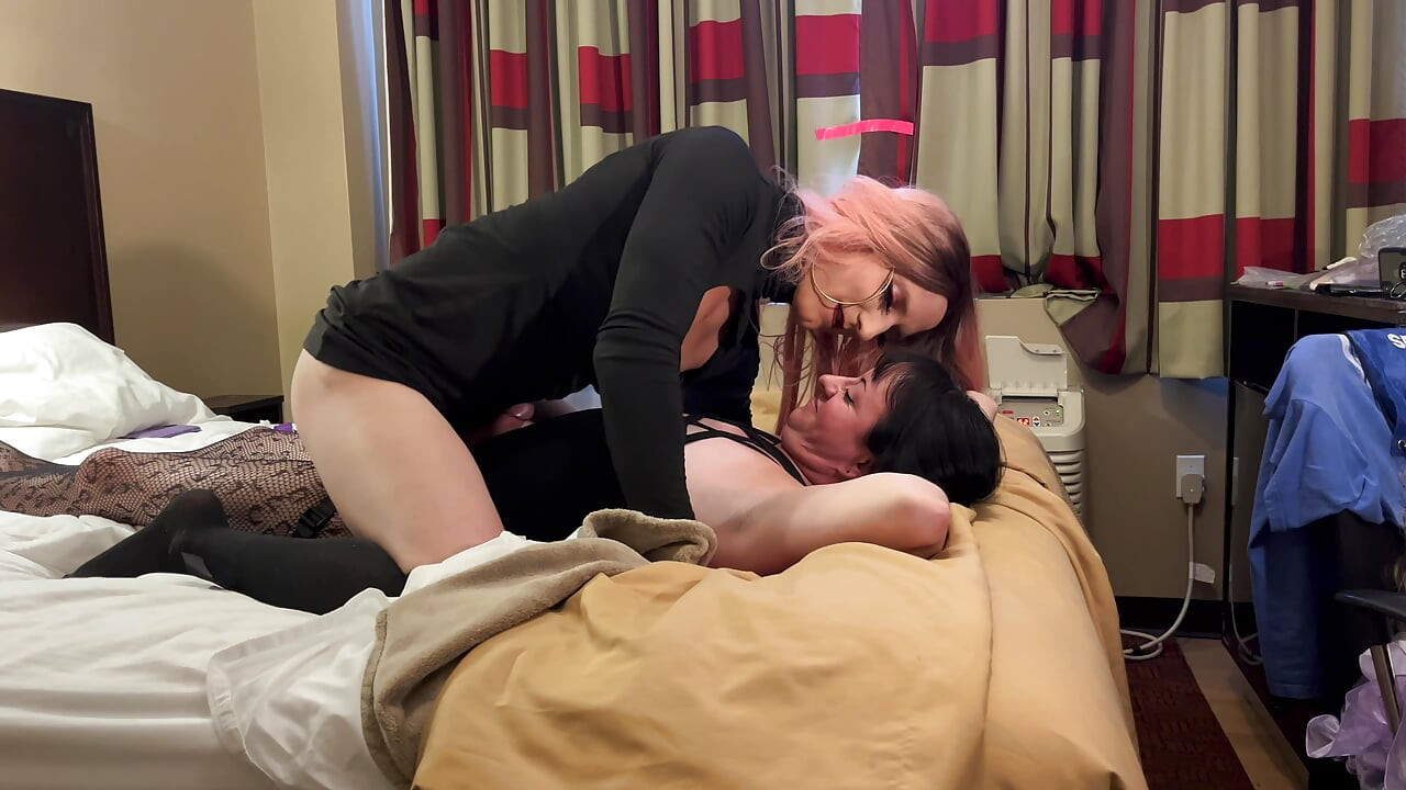 Hot Crossdresser Riding HUGE Strapon