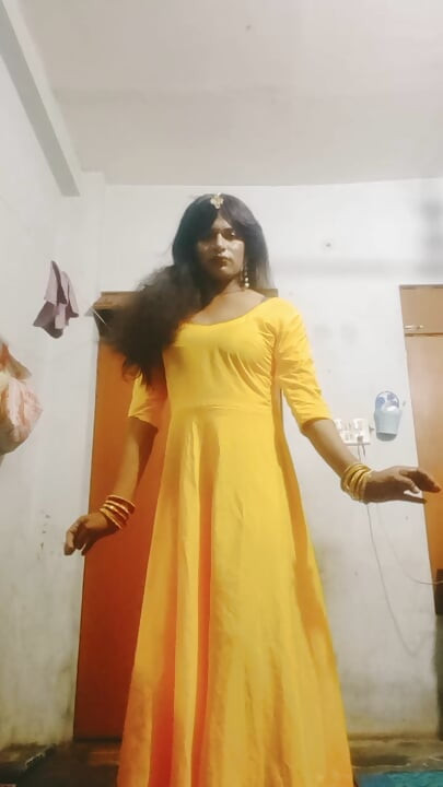 Urvashi Rani silk salwar phenke ghar ke andar ghapaghap krrhi thi