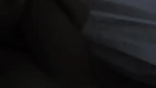 Freche milf gibt handjob