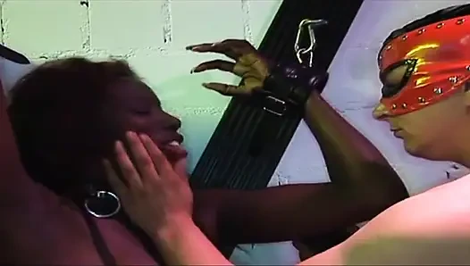 Pesta seks liar bareng cewek hot rambut cokelat yang lagi asik nyepong kontol sampai tenggorokan
