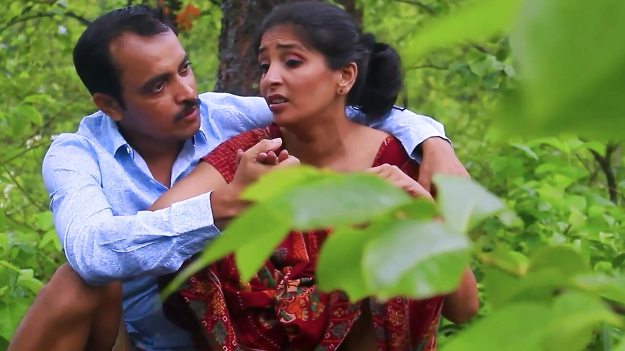 Juicy Indian Bengali Wife Fucked Hard in Rain Outdoor Sex