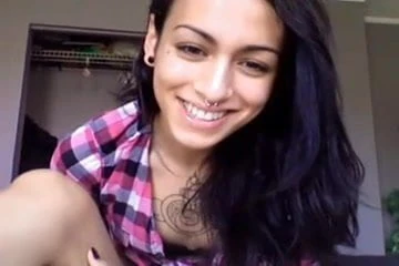 Pretty  Brunette  Webcam Shemale,By Blondelover.