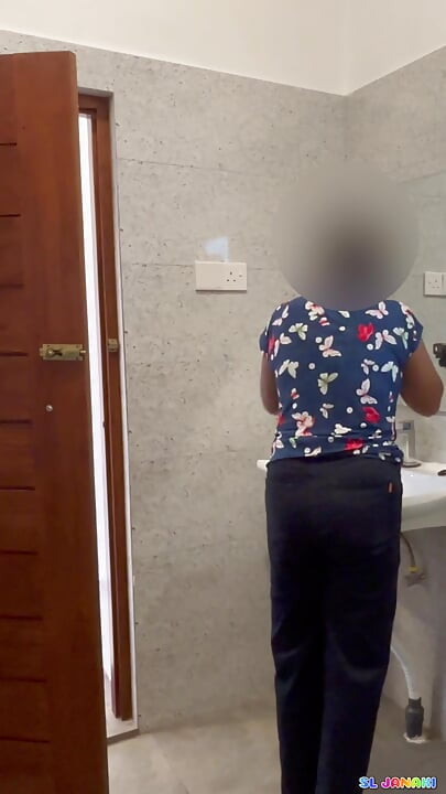 Office Sex_manager Sex with Hr Department Married Lady in Office Bathroom