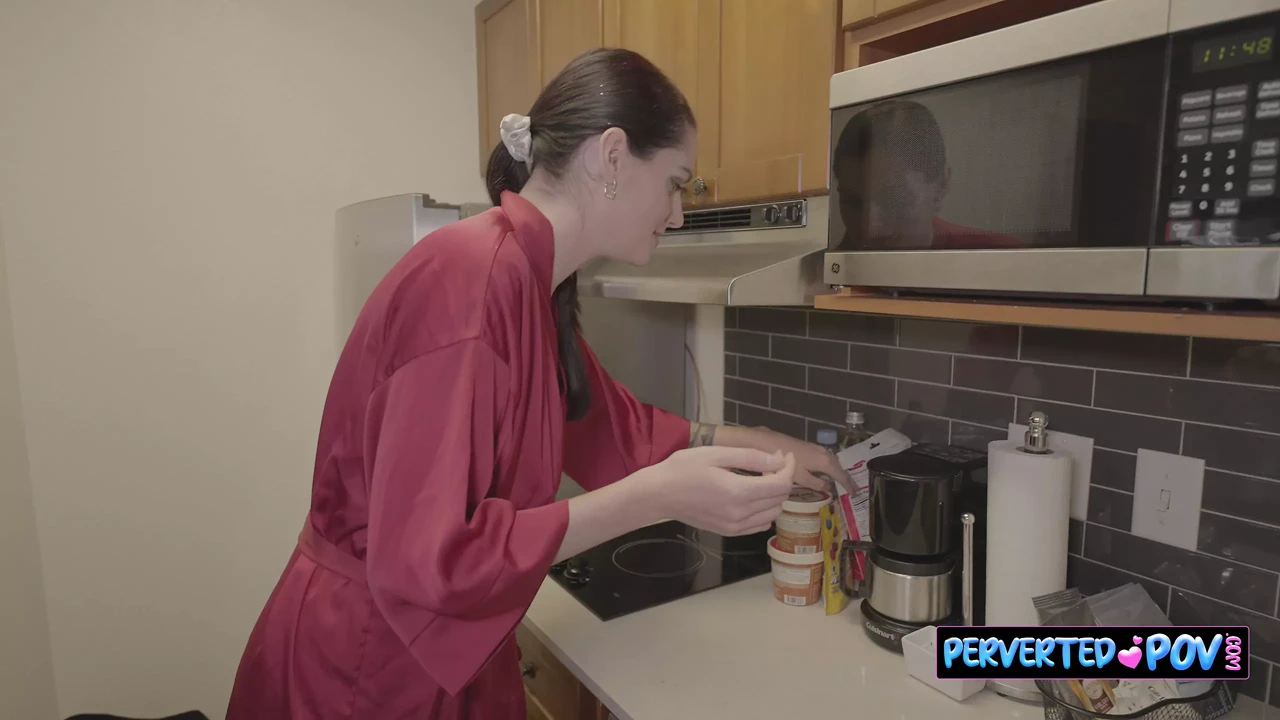 在我最好的朋友工作的时候操他的老婆