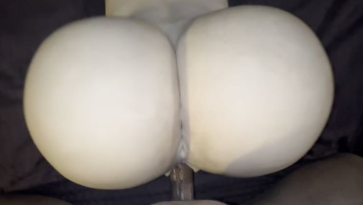 Une PAWG se fait défoncer, sex toy