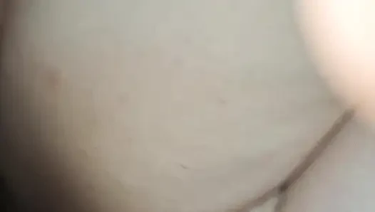 Sein großer dildofick füllt meine vor verlangen getränkte vagina und er filmt mich für eine lange zeit mit seiner eichel, die meine muschi reibt