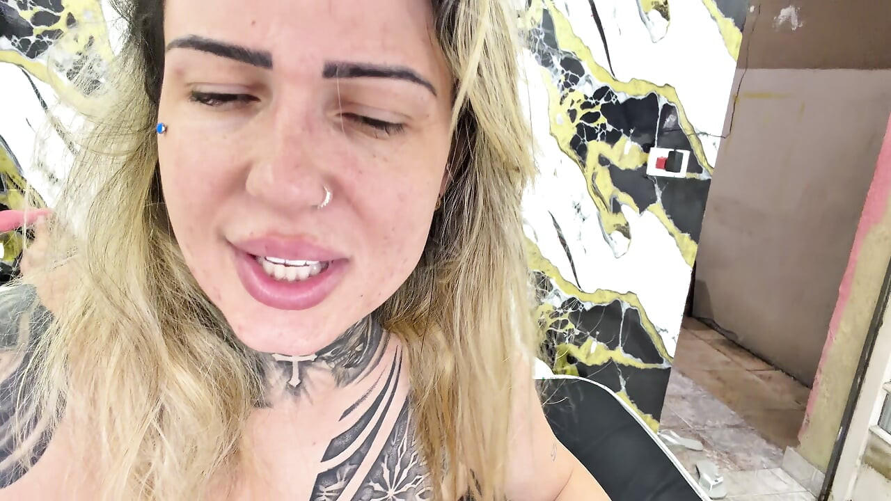 I took a roll in the ass and in the pussy I went to the fur because it is more delicious and he couldn't stand it and came in my pussy
