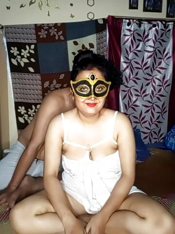 Alisha Price jora sho: kaun janta hai ki kaun behatar hai?