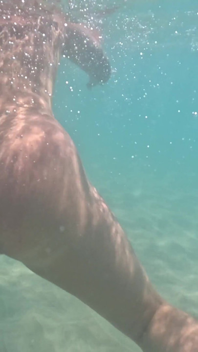 Underwater Pussy Play with a Plug