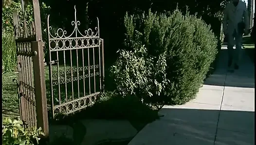 Salacious orta yaşlı seksi kadın yakın çekimde şiddetli bir sikişe katlanıyor