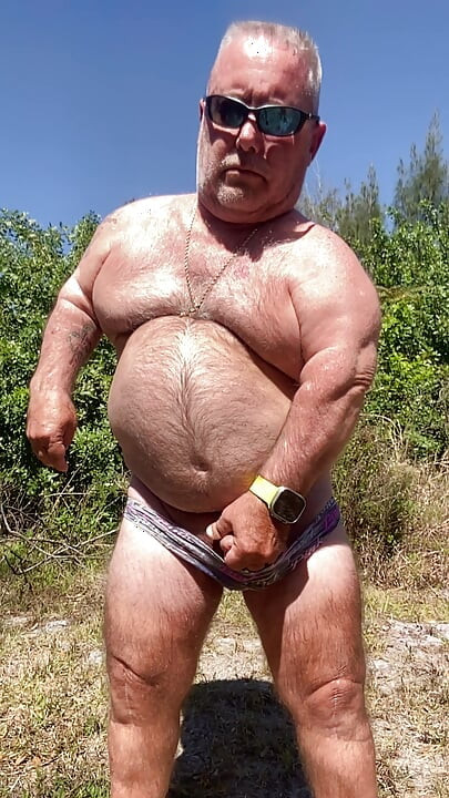 Mark Fletcher, meada mojada, bragas empapándose y corriéndose en el bosque con envejecimiento