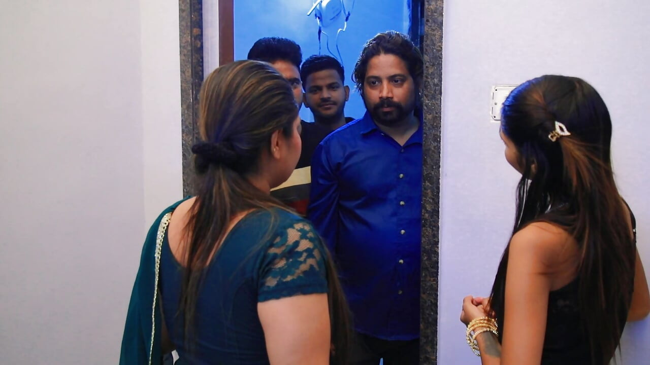 FUNDRAISERS SHROMÁŽDILI DAR Z VAGÍNY MADAM