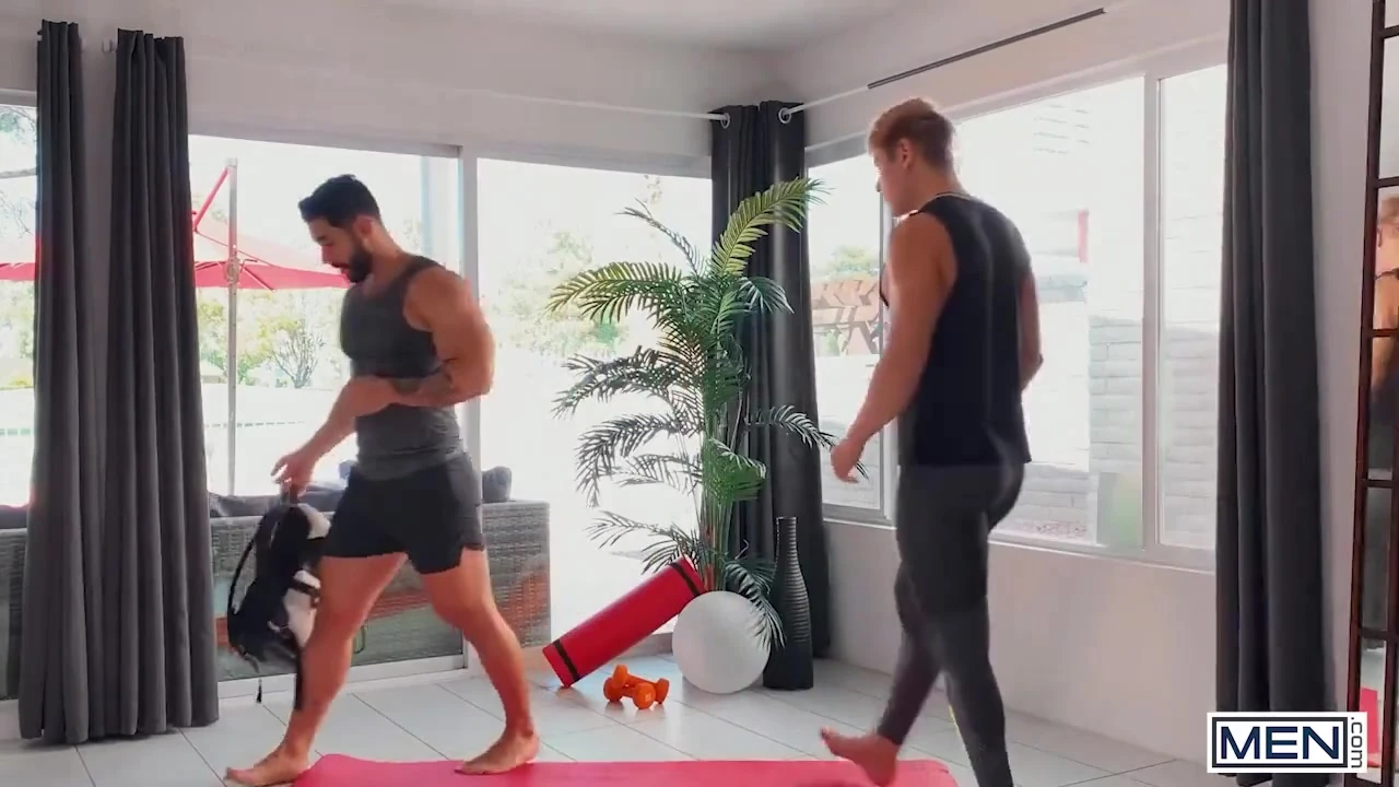 Men- sarışın twink alam wernik yeni antrenörüyle antrenman için heyecanlı