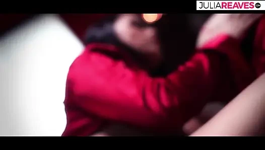 Rasierte dame liebt es, von der seite gefickt zu werden