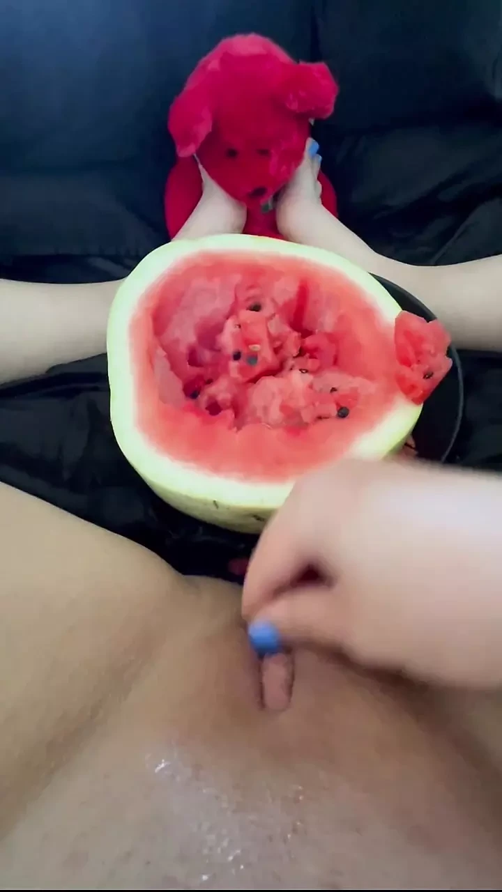 🍉 WASSERMELONE MULTIPLIZIEREN SELBSTGEDREHTE WEIBLICHE ORGASMEN - VOLLES ARABISCHES LANGES PORNO-VIDEO 2025 - BESTE SAUDISCHE AMATEUR - ARABISCHER SCHNEEHASE, VERSAUTER MAST