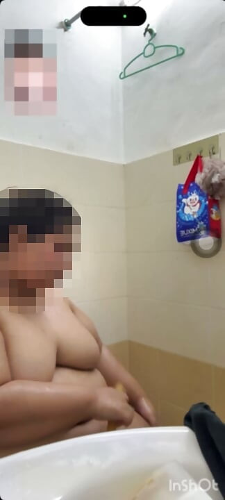 Duşta çıplak