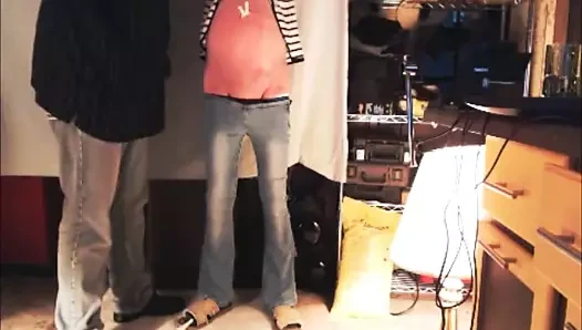 Innie Bellybutton porn video – A clip from a recent bellybutton torture party