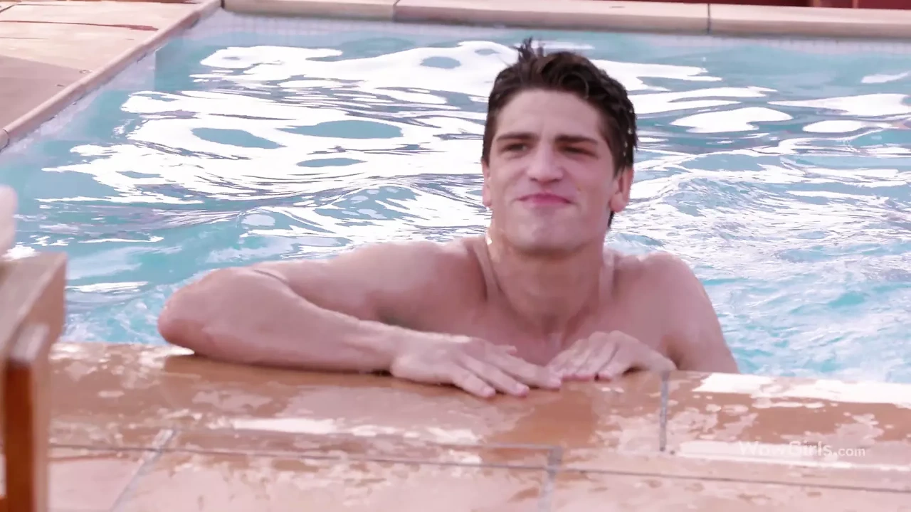 Wowgirls，Anny Aurora在看到一根巨大的鸡巴时被打开了