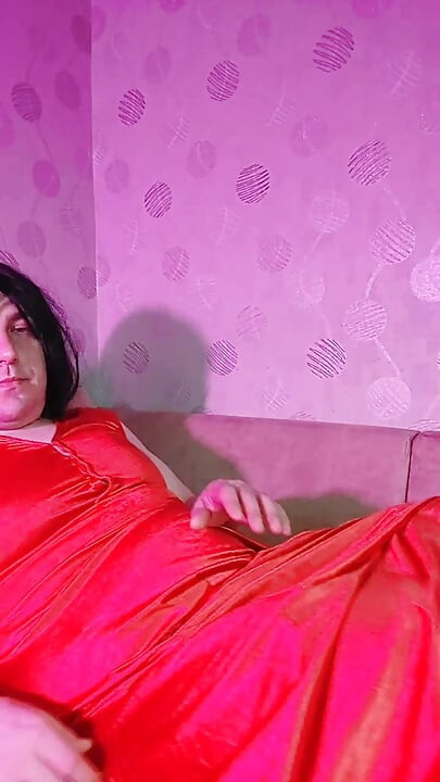 Femboy Goth Putih Merah Dengan Half Tights