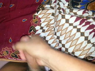 Wieder ficken, Sperma-Tante Lungi Textil-Motiv Batik Ayu 526