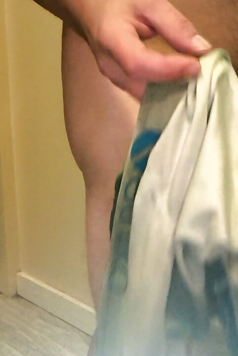 Jerking off till I drip cum in hand