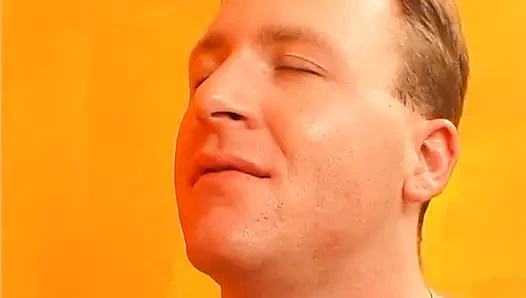 Çok güzel esmer kız amını yalatıyor ve oynuyor