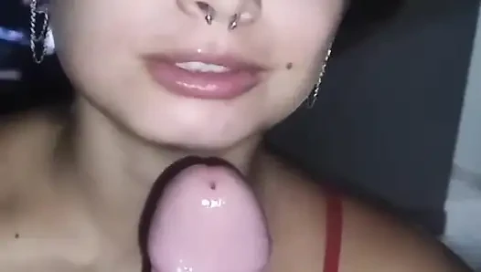 Novinha Debora Prado Fazendo Sexo Oral Profundo Durante a Noite