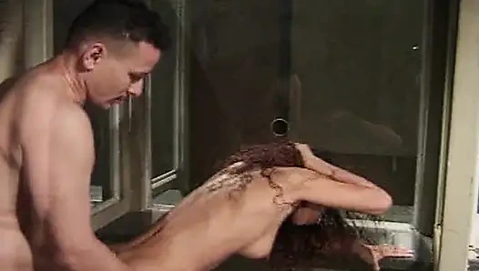 Schönes schätzchen bekommt nach sinnlicher ficksession eine gesichtsbesamung