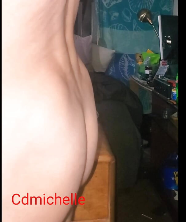 Η Cdmichelle φοράει λευκά εσώρουχα, εσώρουχα & νάιλον