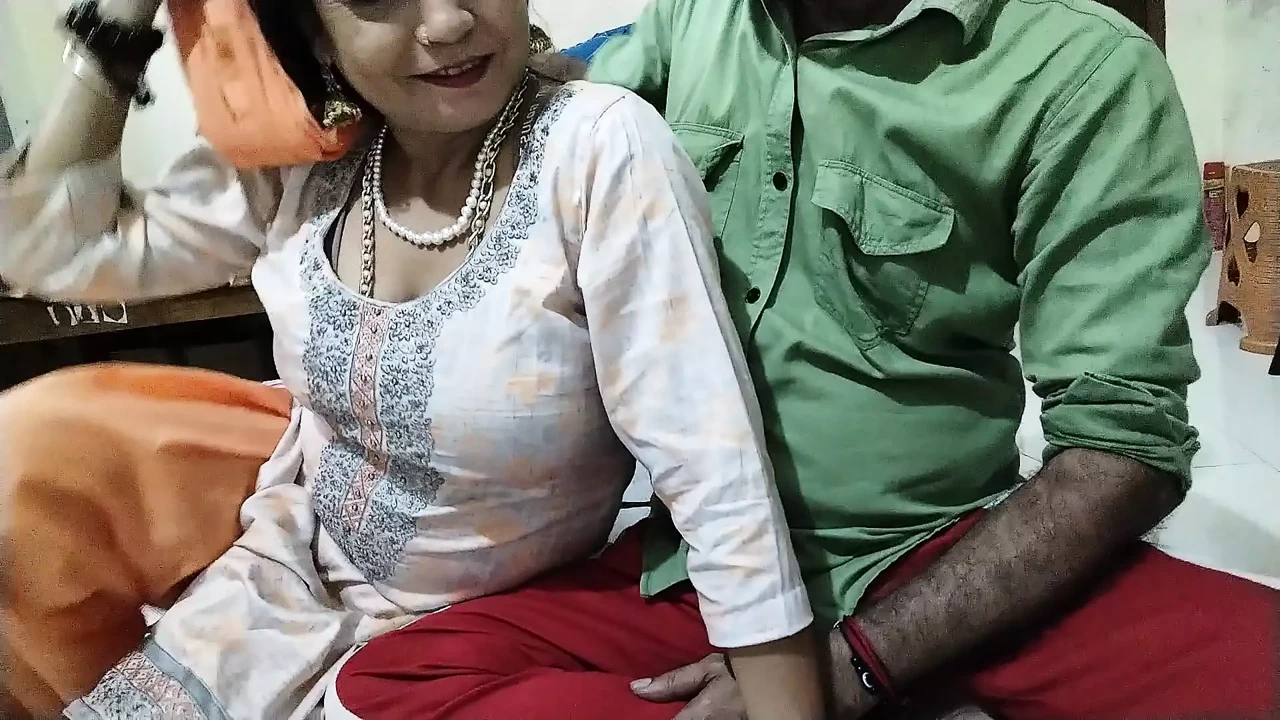 Indian desi bhabhi fore play with her stepdad with didlo hot pussy boobs nipple