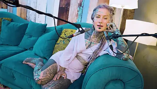 Aku lagi ngomongin tentang b - bordem - asmr podcast sfw lagi ngobrol sama model bertato rambut gimbal asal gotik