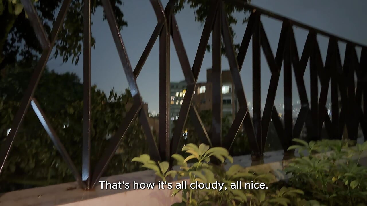 J’ai trouvé ma voisine latina dans le jacuzzi, alors j’ai dû la baiser jusqu’à ce qu’elle jouisse sur ma bite !