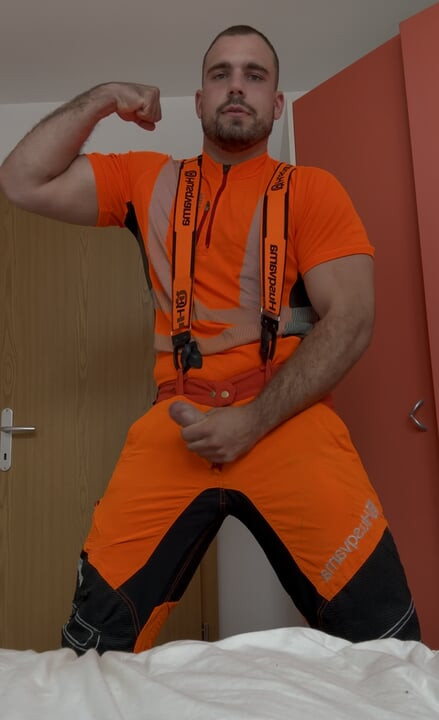 Lumberjack in HiVis Jerks His Huge Manly Cock