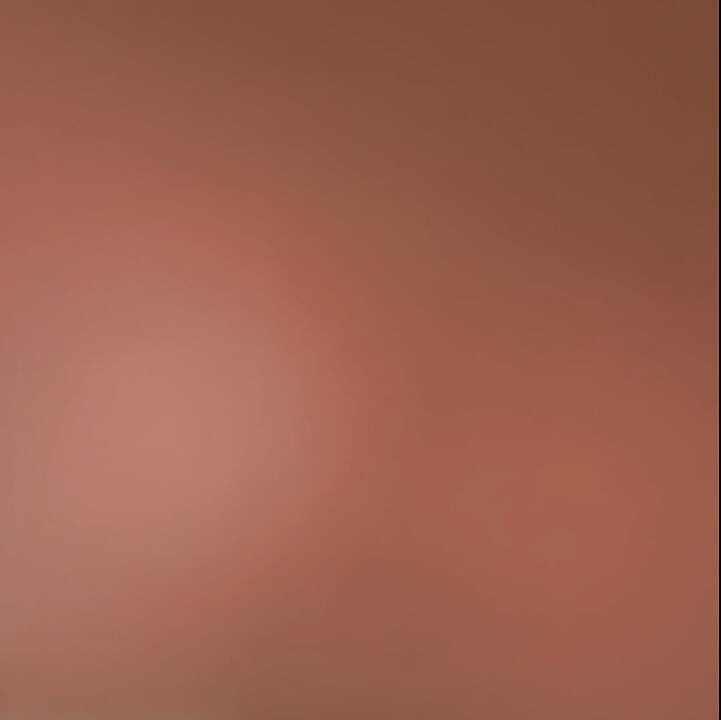 Grande puta fonte masturba sua buceta peluda e molhada esguicha e mija,