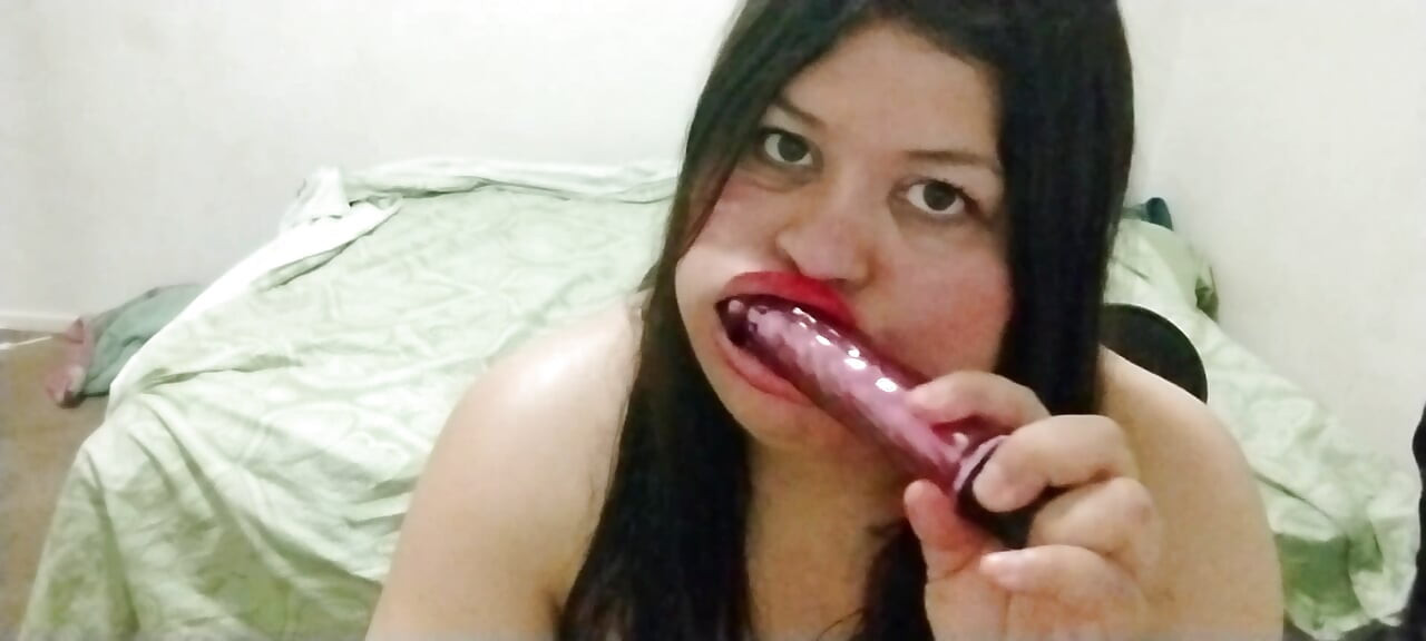 Bridivine apne bare dildo ko choosne ka junooni hai