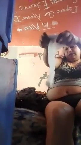 mi puta presumiendo sus nuevas medias