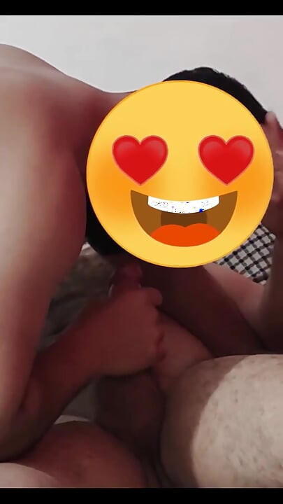 Arapski gej me jebe pod tušem