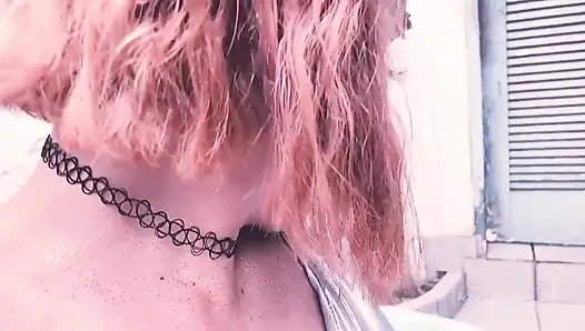 Пара встретилась на карнавале и в итоге занялась сексом на первом углу