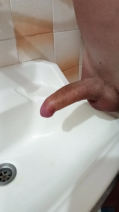 Pissing and jerking my dick