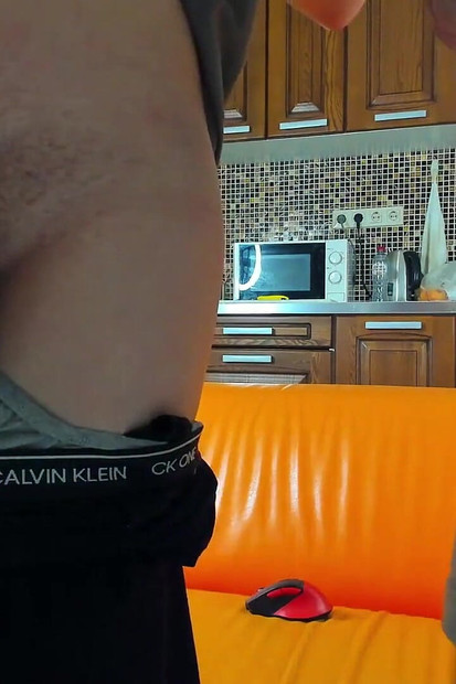 我柔软的鸡巴能比亚历克斯坚硬的鸡巴大吗？