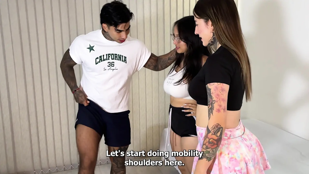 我的邻居，是一名教练，愿意教我...我们最终比平时更出汗