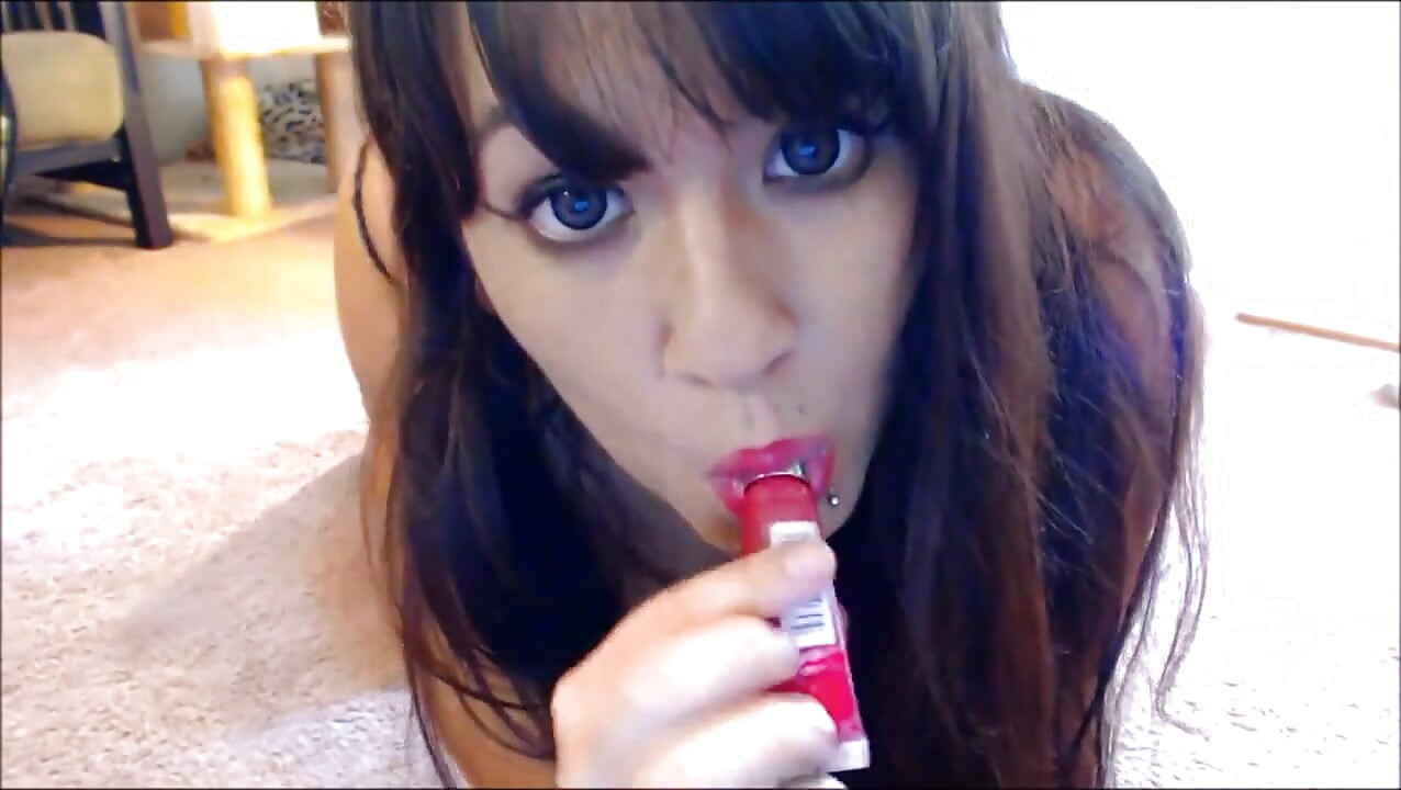 Dildo Sucking, Gagging and Booty Shake