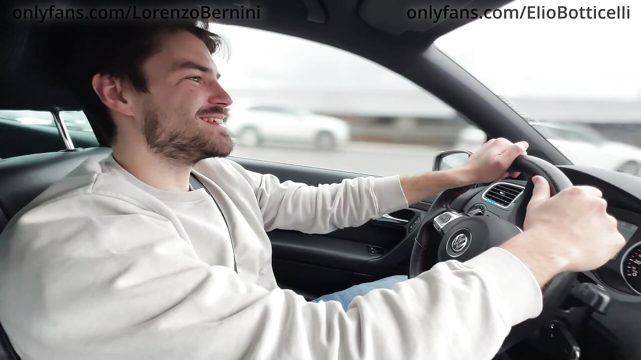 casi chocó el auto cuando lo masturbé y lo torté después de su orgasmo
