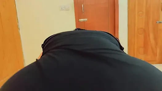 Gece yarısı açık ve ateşli üvey annem benden sikişmek istiyor... h büyük göğüsleri ve yarağımı emdikten sonra yarağıma biniyor