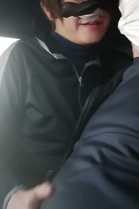 Polední kouření a polykání na parkovišti